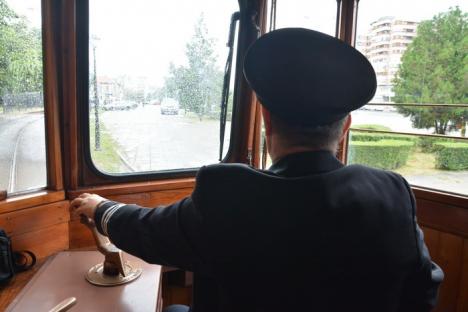 Tramvaiul de epocă Siemens, vechi de aproape 90 de ani, porneşte pe traseu (FOTO/VIDEO)