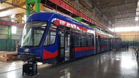Primele patru tramvaie noi fabricate în Arad vor ajunge luna viitoare la Oradea. Vezi cum vor arăta! (FOTO)