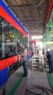 Primele patru tramvaie noi fabricate în Arad vor ajunge luna viitoare la Oradea. Vezi cum vor arăta! (FOTO)