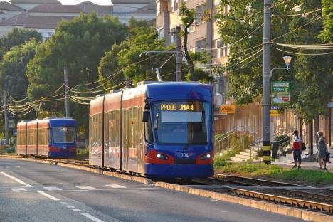 Cele patru tramvaie Astra vor circula, pe rând, pe toate liniile din Oradea (FOTO)