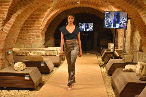 Modă în lapidariu: A început prima ediţie a Transilvania Fashion Week la Oradea (FOTO)