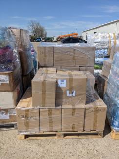 Un nou transport umanitar cu bunuri donate de bihoreni pentru Ucraina a pornit din Oradea spre Halmeu. Destinația – regiunea Transcarpatia (FOTO)