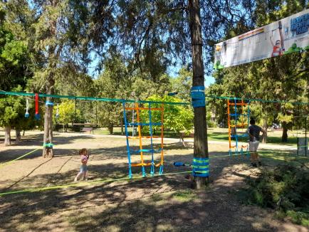 Aventură în Oradea: Un parc din oraș are trasee pentru „acrobați” (FOTO)