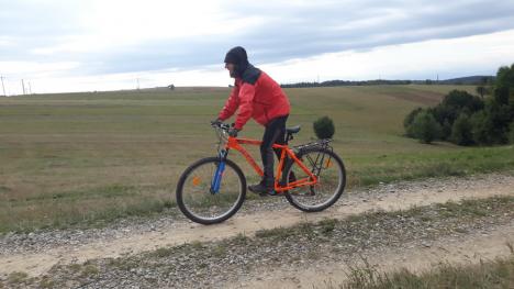 Cu biţa pe Muntele Şes. Ecotop Oradea a amenajat opt trasee de vizitare cu bicicleta într-o arie protejată (FOTO)