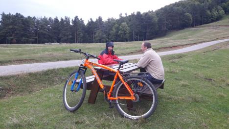 Cu biţa pe Muntele Şes. Ecotop Oradea a amenajat opt trasee de vizitare cu bicicleta într-o arie protejată (FOTO)