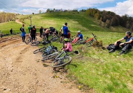 Iubitorii de natură și pedalat sunt așteptați sâmbătă în Colești, printre dealuri și doline