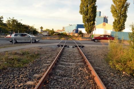 Lucrările s-au terminat, ambuteiajele continuă! Trecerea de nivel cu calea ferată din strada Uzinelor a fost modernizată degeaba (FOTO)