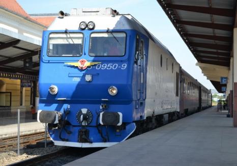 Trenul Oradea - Mangalia are o întârziere de mai bine de 4 ore! Printre pasageri - un grup de 40 de copii