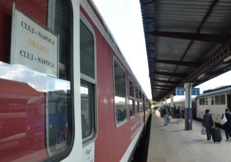Circulaţia trenurilor rămâne întreruptă între Oradea şi Cluj. CFR dă vina pe constructor!