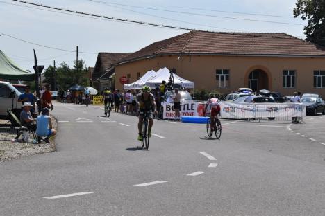 Oamenii de fier se aleg în Bihor! Aproape 300 de sportivi participă la singurul triatlon pe distanța Ironman din țară (FOTO/VIDEO)