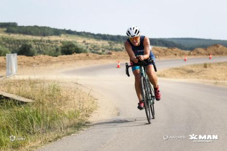 Domnișoara de fier: Orădeanca Annamaria Bakó a devenit campioană națională la triatlonul Iron Man, fără antrenor și cu o bicicletă împrumutată (FOTO)