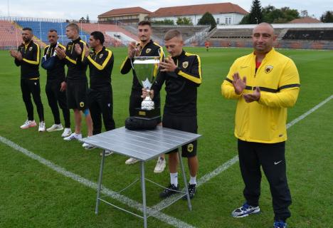 Campionii Europei la minifotbal, jucătorii de la AEK Oradea şi-au prezentat prestigiosul trofeu fanilor bihoreni