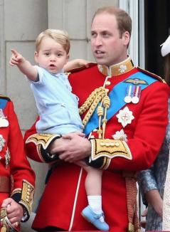 Prinţul George şi-a eclipsat străbunica de ziua ei (FOTO)