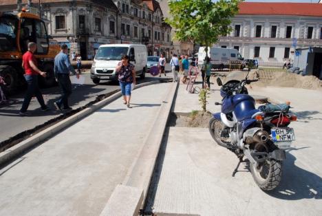 Primăria Oradea: Lărgirea trotuarului din strada Republicii va trebui terminată până la sfârşitul lui iulie (FOTO)