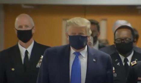 A cedat şi Trump! Preşedintele SUA a purtat mască în public, pentru prima oară de la debutul pandemiei (VIDEO)