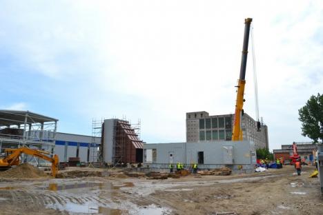 Unică în România! Turbina de 18,8 milioane euro a noii centrale pe gaz a ajuns la Oradea (FOTO)
