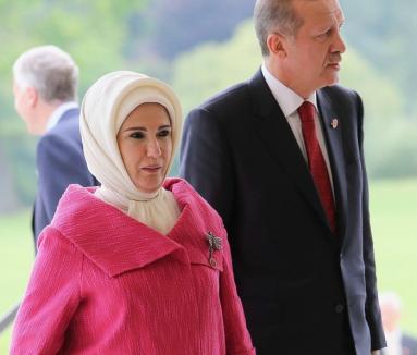 Cumpărături de primă doamnă: Soţia preşedintelui turc a blocat Bruxelles-ul (VIDEO)