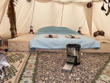 Vacanțe în miniatură: În Bihor au apărut oferte inedite de cazare, în case minuscule sau chiar în iurtă (FOTO)