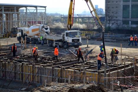 216 metri cubi de beton! Elsaco a turnat fundaţia viitoarei turbine a noului CET pe gaz (FOTO)