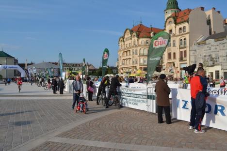 Turul Ciclist al Bihorului a debutat cu prologul din Piaţa Unirii din Oradea (FOTO)