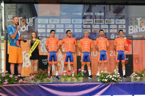 Turul Ciclist al Bihorului a debutat cu prezentarea echipelor. Între concurenți, și orădeanul Raul Sânza (FOTO)