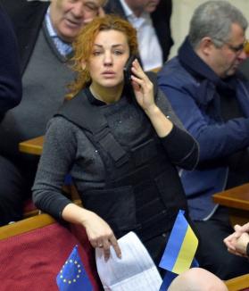 Lidera partidului de opoziţie s-a dus cu vestă antiglonţ în Parlamentul din Ucraina