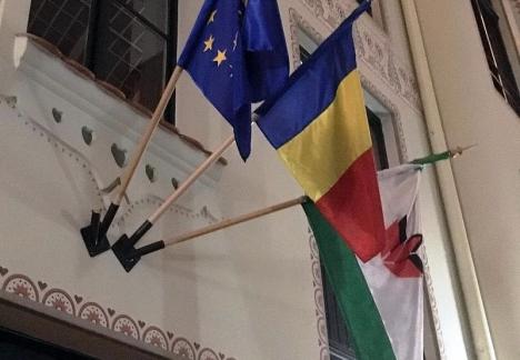 Prefect în aşteptare: Ioan Mihaiu aşteaptă ca alţii să rezolve problema steagului Ungariei arborat pe sediul UDMR Bihor