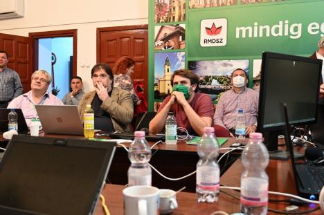 Liderii UDMR Bihor nu se avântă în declaraţii, aşteaptă rezultatele numărătorii paralele (FOTO)