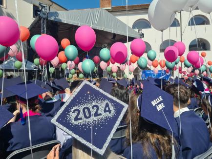 Ultimul sunet de clopoțel: Emoție și culoare la festivitatea de absolvire a liceenilor de la Gojdu (FOTO/VIDEO)