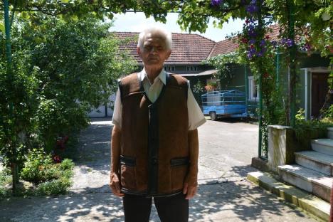 Ultimul bituşer: Ultimul meşteşugar de cojoace din Bihor, Moise Gavra, propus pentru titlul de Tezaur Uman Viu (FOTO / VIDEO)