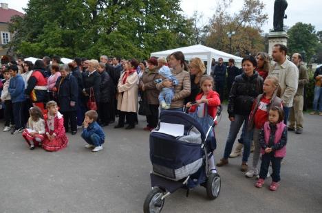 Sute de candele au luminat grădina Palatului Baroc în semn de solidaritate cu cei sărmani (FOTO / VIDEO)