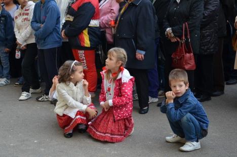 Sute de candele au luminat grădina Palatului Baroc în semn de solidaritate cu cei sărmani (FOTO / VIDEO)