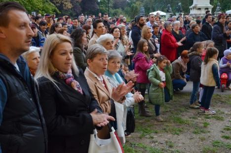 Sute de candele au luminat grădina Palatului Baroc în semn de solidaritate cu cei sărmani (FOTO / VIDEO)