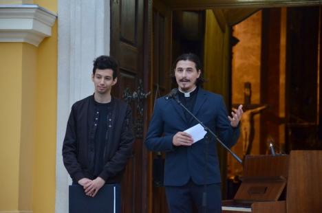 Sute de candele au luminat grădina Palatului Baroc în semn de solidaritate cu cei sărmani (FOTO / VIDEO)