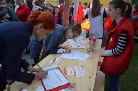 Sute de candele au luminat grădina Palatului Baroc în semn de solidaritate cu cei sărmani (FOTO / VIDEO)