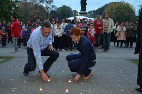 Sute de candele au luminat grădina Palatului Baroc în semn de solidaritate cu cei sărmani (FOTO / VIDEO)