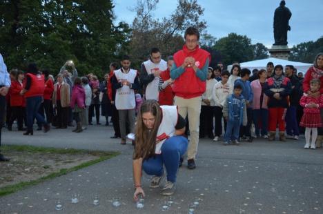 Sute de candele au luminat grădina Palatului Baroc în semn de solidaritate cu cei sărmani (FOTO / VIDEO)