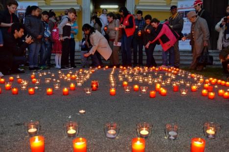 Sute de candele au luminat grădina Palatului Baroc în semn de solidaritate cu cei sărmani (FOTO / VIDEO)