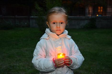 Sute de candele au luminat grădina Palatului Baroc în semn de solidaritate cu cei sărmani (FOTO / VIDEO)