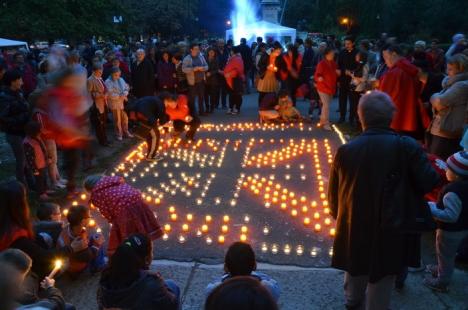 Sute de candele au luminat grădina Palatului Baroc în semn de solidaritate cu cei sărmani (FOTO / VIDEO)