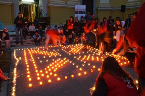 Sute de candele au luminat grădina Palatului Baroc în semn de solidaritate cu cei sărmani (FOTO / VIDEO)