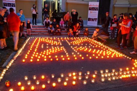 Sute de candele au luminat grădina Palatului Baroc în semn de solidaritate cu cei sărmani (FOTO / VIDEO)