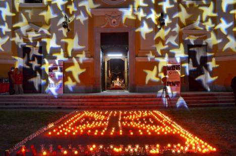 Sute de candele au luminat grădina Palatului Baroc în semn de solidaritate cu cei sărmani (FOTO / VIDEO)