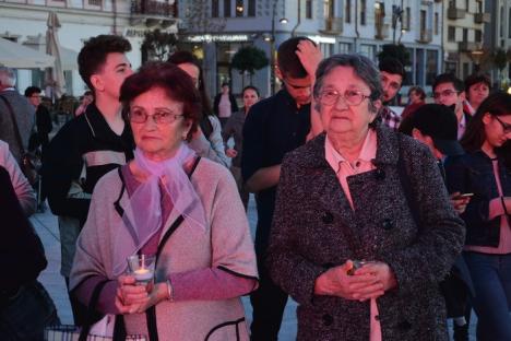 Nu uitaţi de sărmani! Piaţa Unirii, loc de rugăciune pentru săracii Bihorului (FOTO/VIDEO)