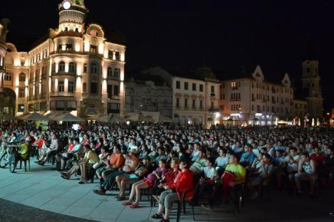 'Nem baj…' Mii de orădeni au ieşit duminică seara în centrul oraşului să susţină echipa Ungariei, eliminată însă de la EURO (FOTO/VIDEO)