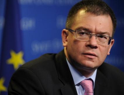 Mihai Răzvan Ungureanu a demisionat de la conducerea SIE