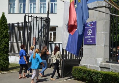 Liber la chiul: Senatul Universităţii din Oradea le permite studenţilor de la Drept să nu dea pe la cursuri