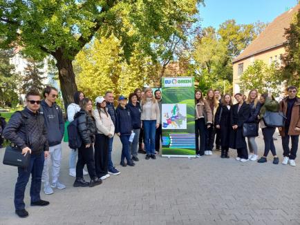 „Plantăm viitorul”: Elevi, studenți și profesori au sădit arbori în campusul Universității din Oradea (FOTO)