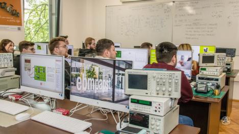 Laborator al Universității din Oradea, dotat cu echipamente de o multinațională (FOTO)