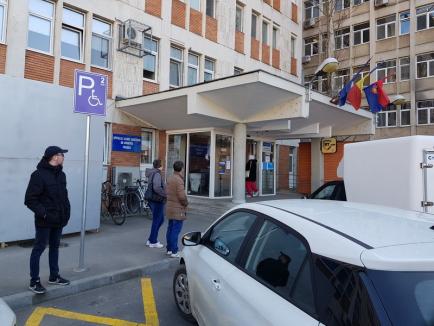 Măsuri de precauţie la Urgenţe în Oradea: Triaj special, cu termo-măsurare şi chestionare, plus restricţii totale pentru aparţinători (FOTO)